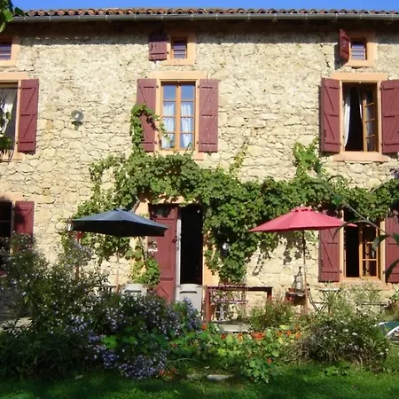 Des Coteaux De Gascogne Bed & Breakfast *